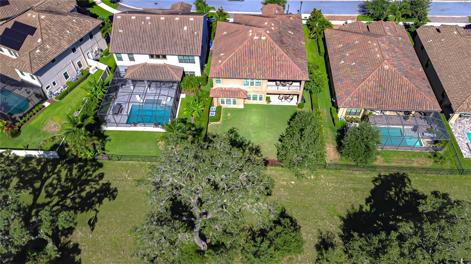 Fenced yard with no backyard neighbors!