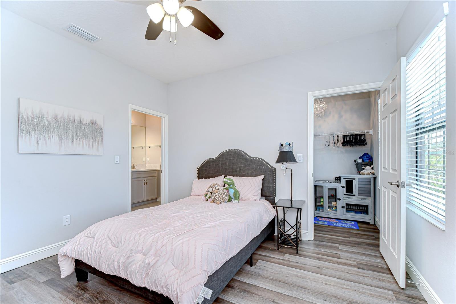 Walk-in closet and en-suite bathroom!