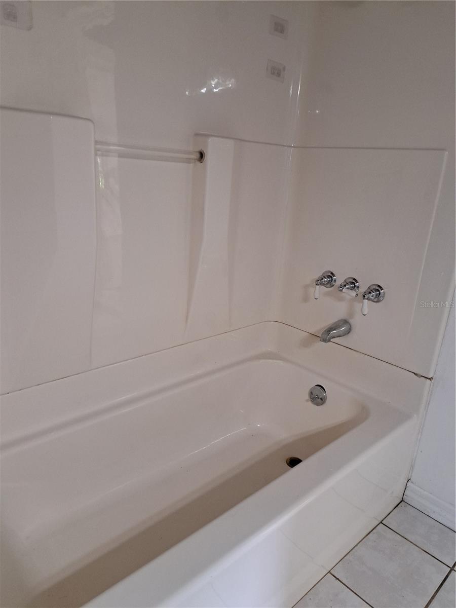 TB8411116