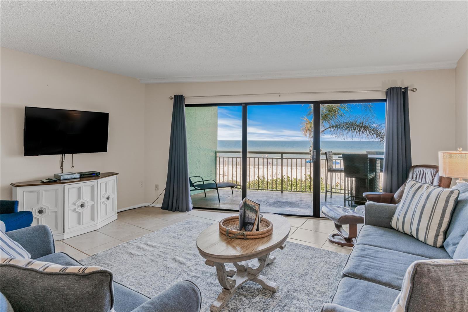 Living room with slider from side to side