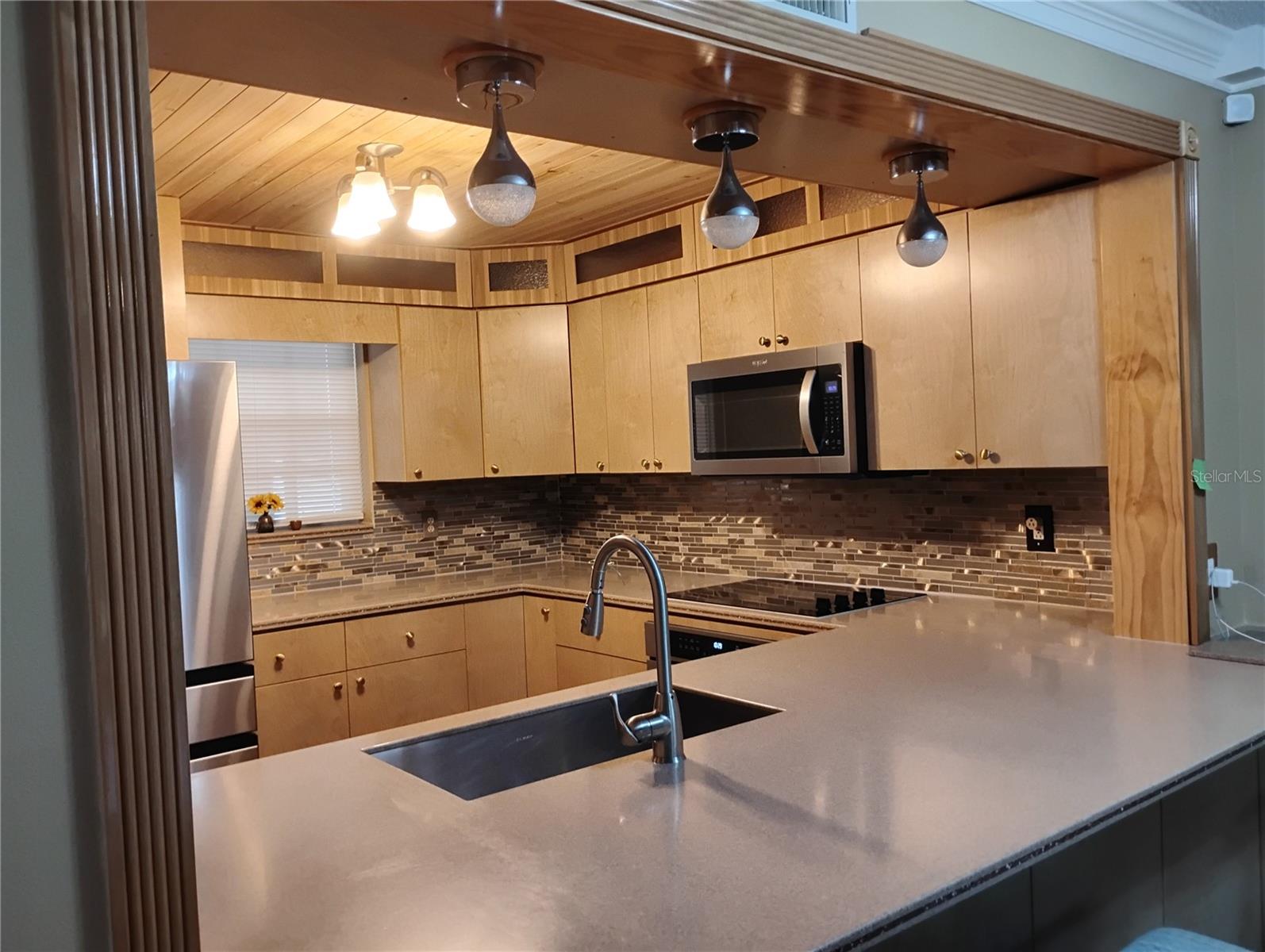 Upper Cabinets Storage w-Lighting