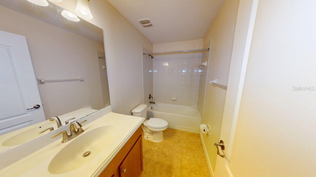 Upstairs main bathroom