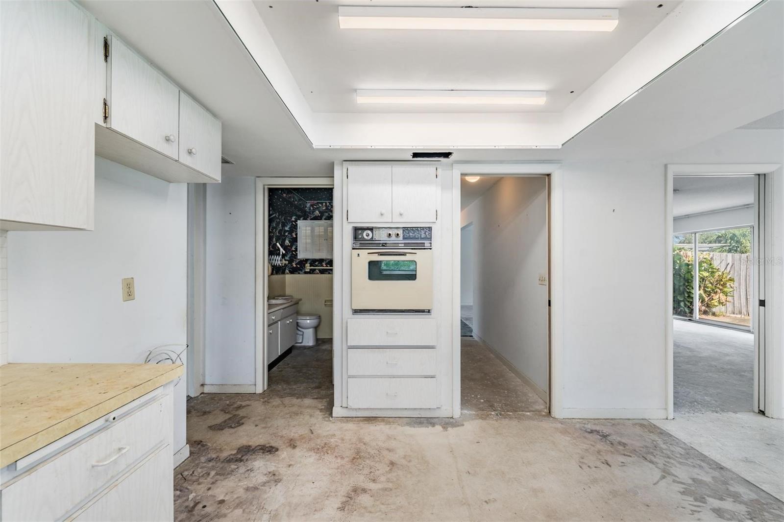 Kitchens w/view of the second bathroom