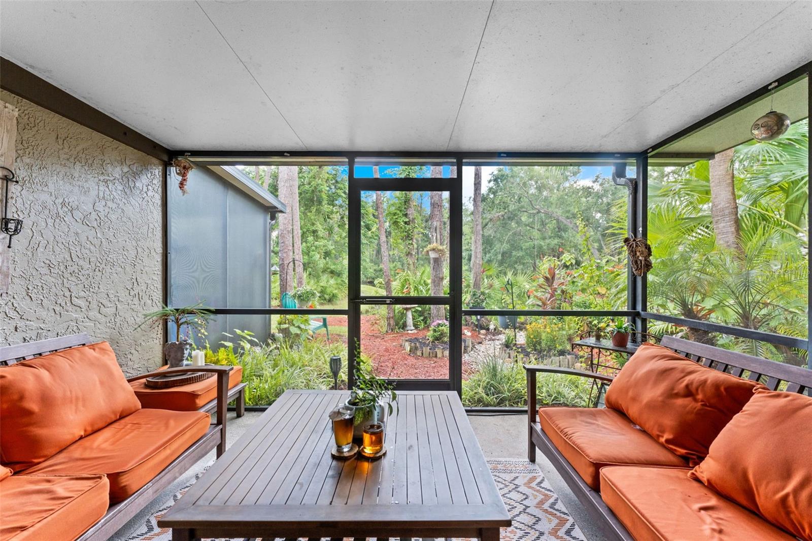 private back lanai