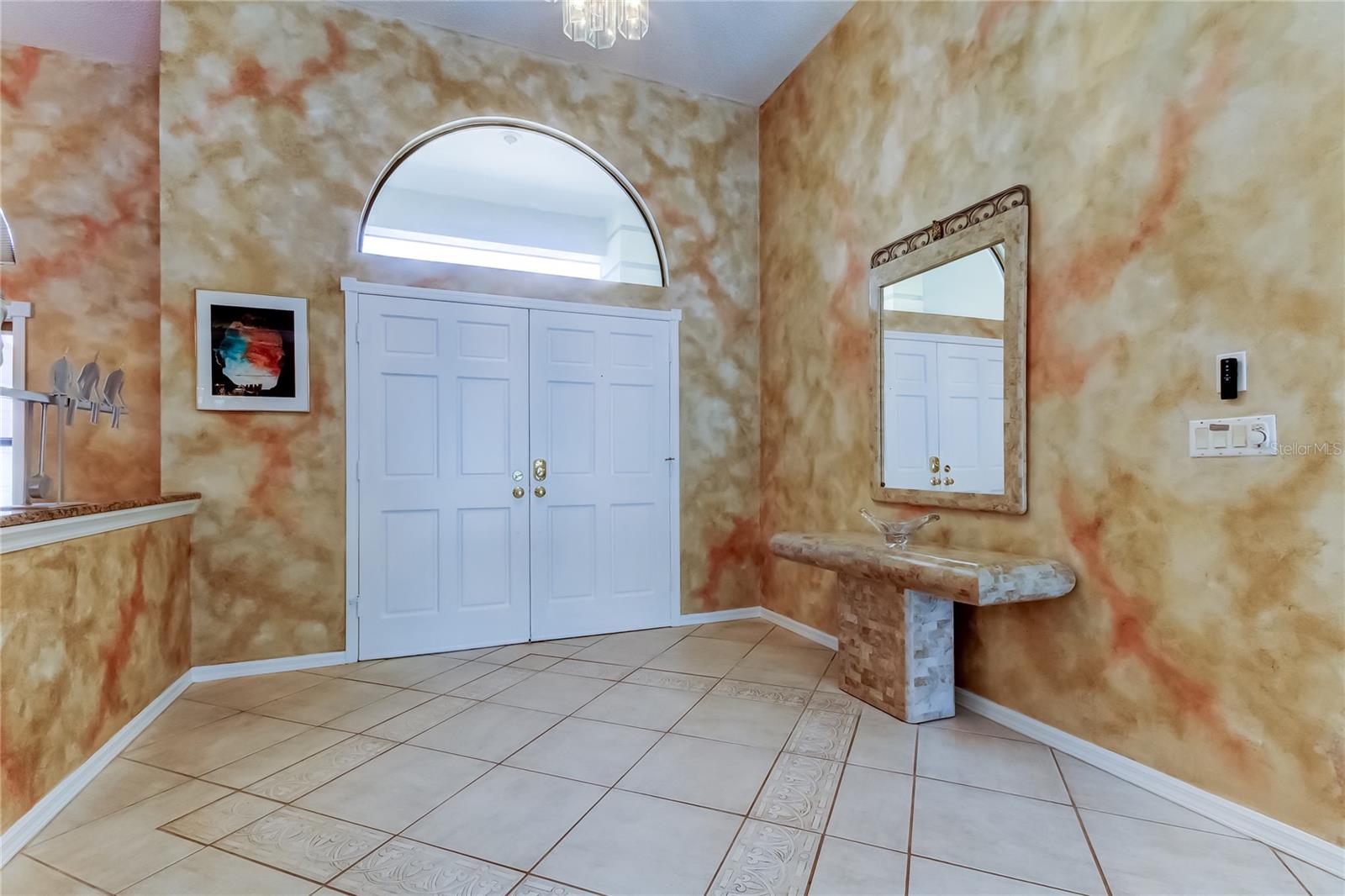 Foyer/Front Entrance