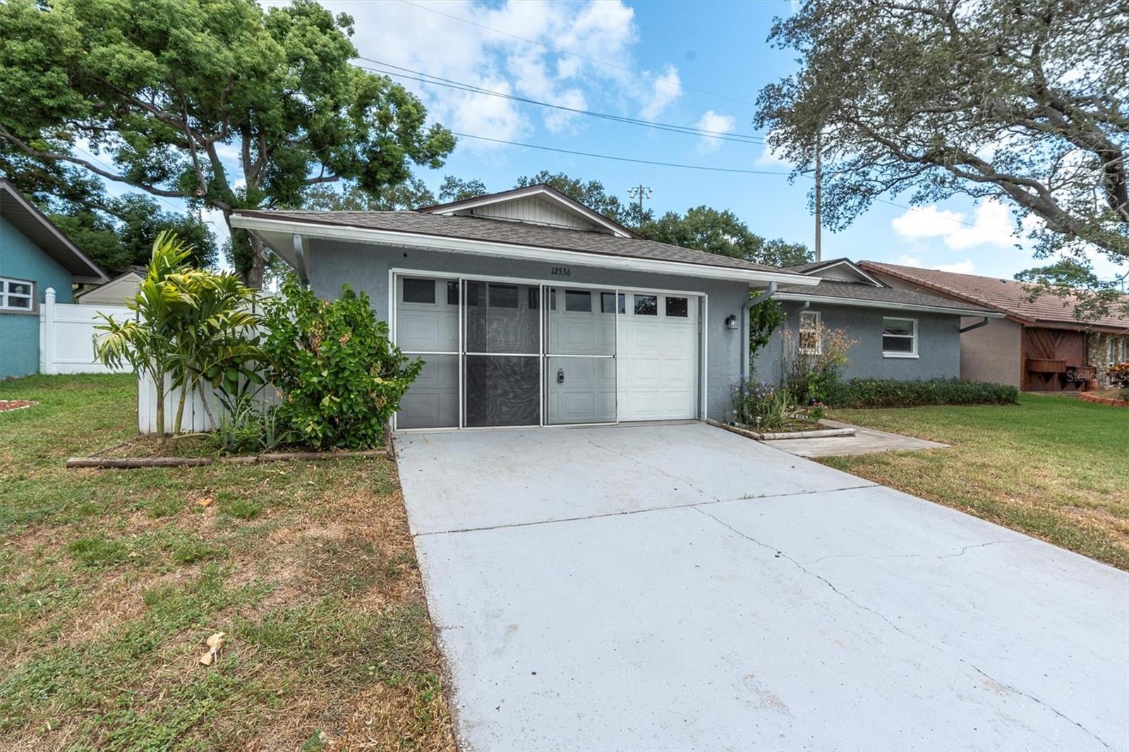 View of front driveway