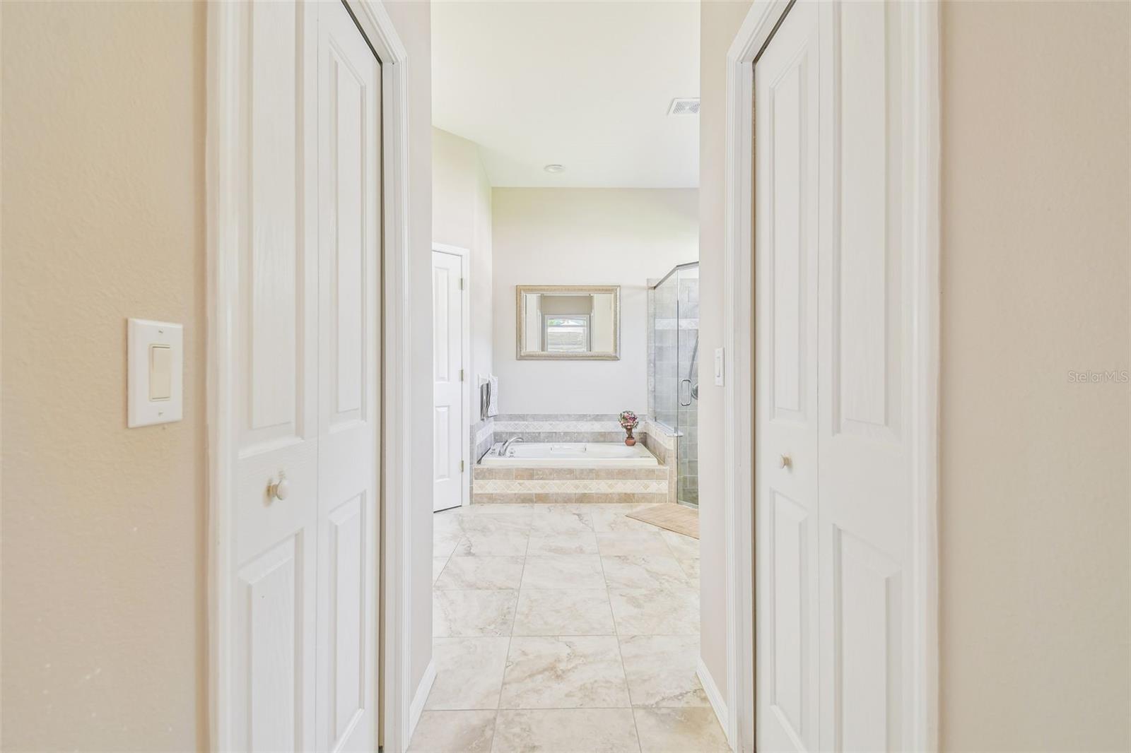 2 walk in closets main bedroom