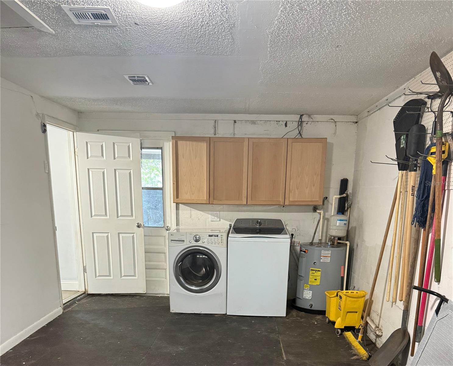 Laundry room/garage
