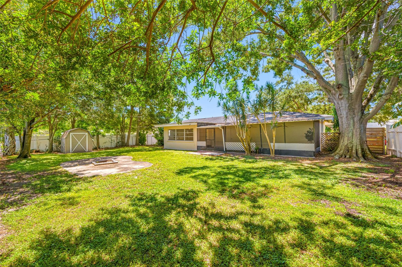 Huge fenced yard, perfect for family activities!
