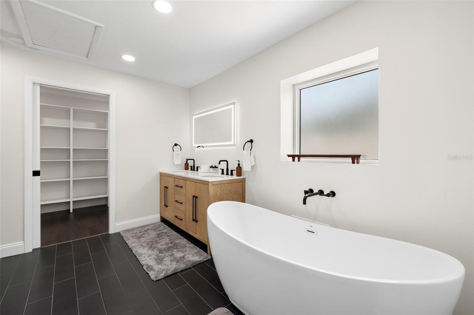 Primary En-suite Bathroom