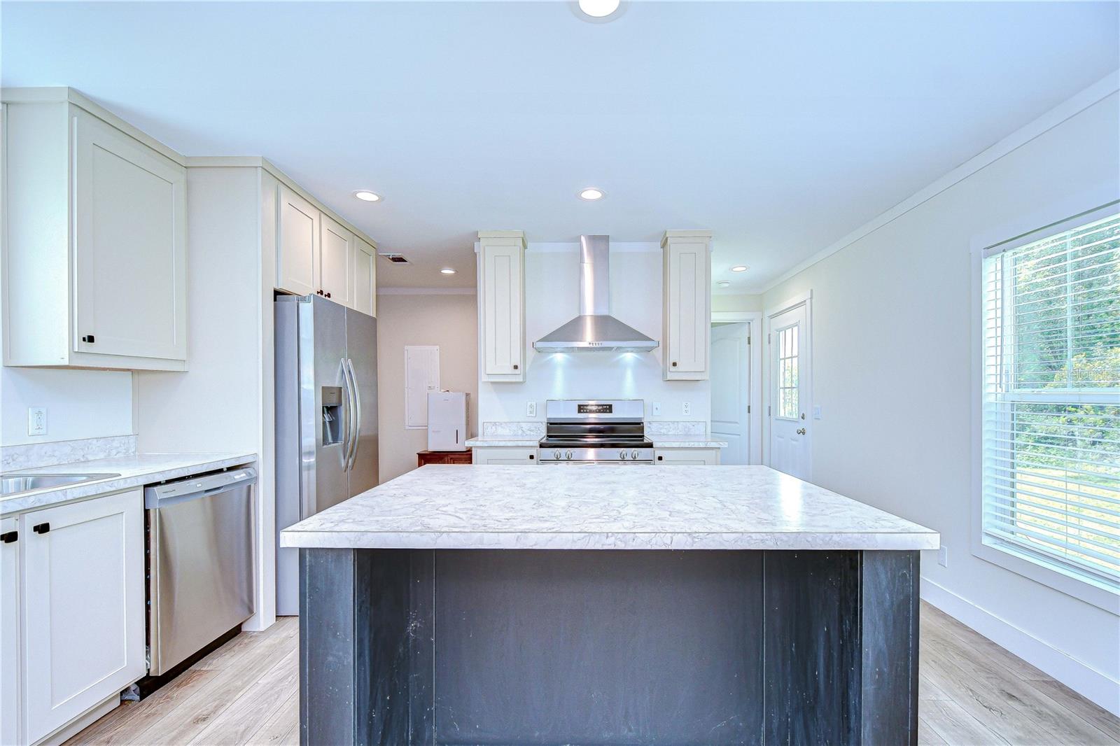 Full-size kitchen with ample cabinet space!