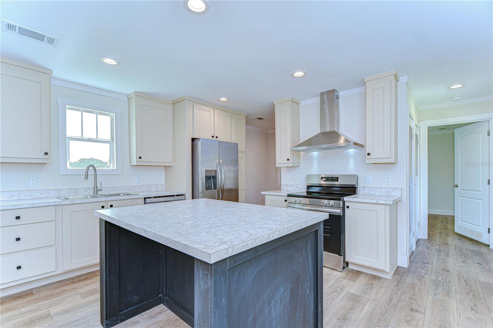 Dining area perfect for everyday meals or guests!