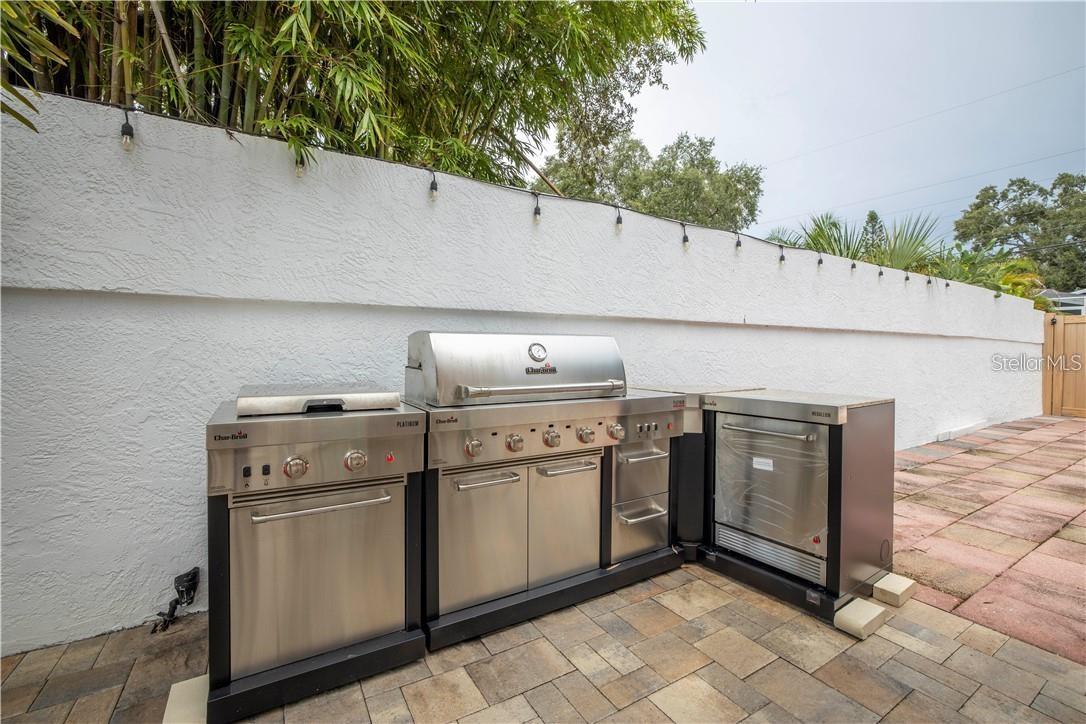 Pool area dining, cooking