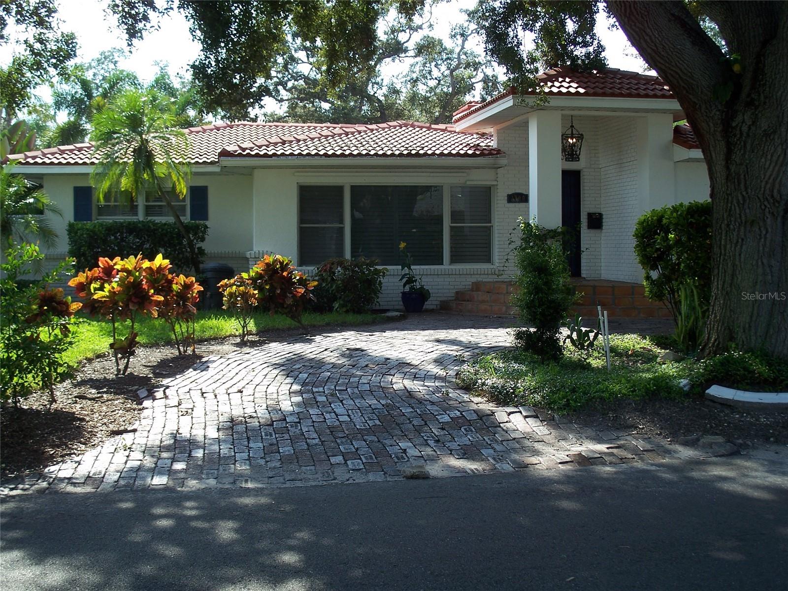Front circular brick drive.