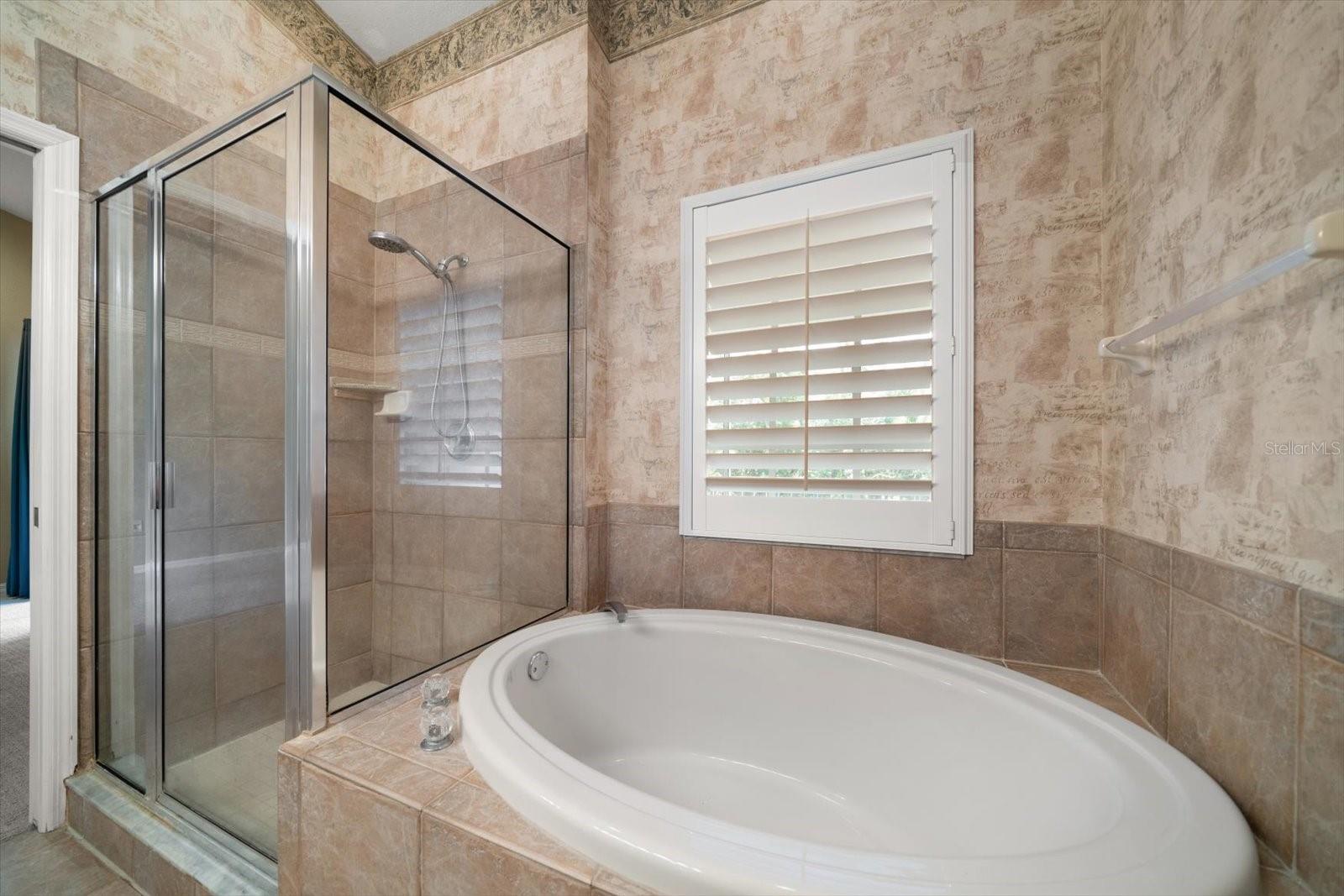Soaking tub in primary bathroom