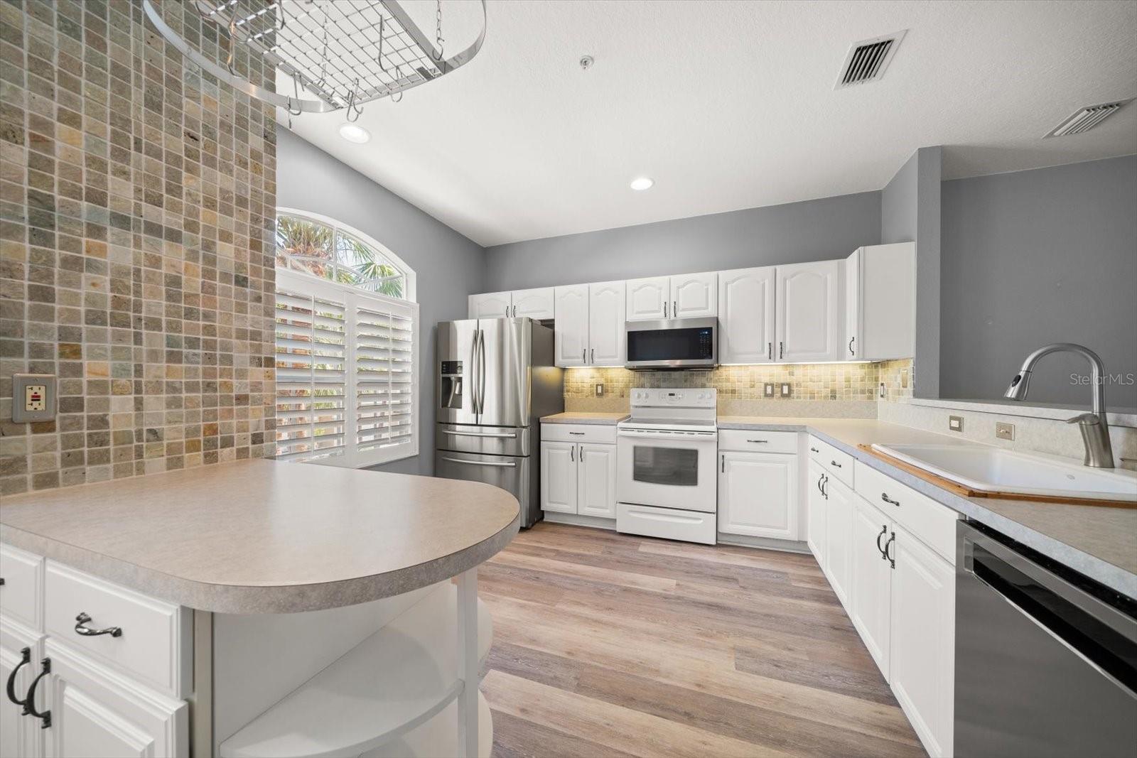 Light and bright kitchen