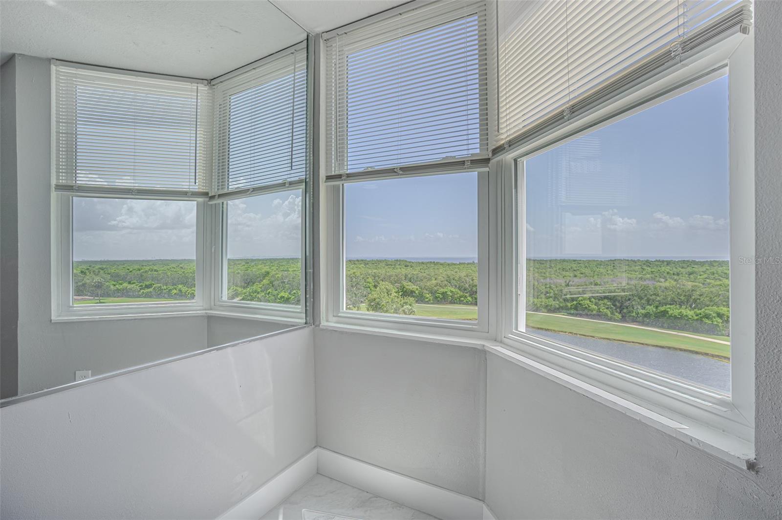 WAKE UP IN THE MORNING FOR THIS MILLION DOLLAR VIEW!