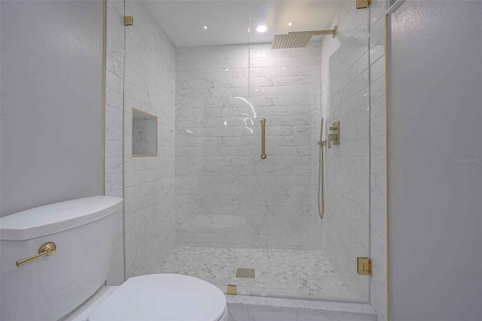 SPECTACULAR WALK IN SHOWER