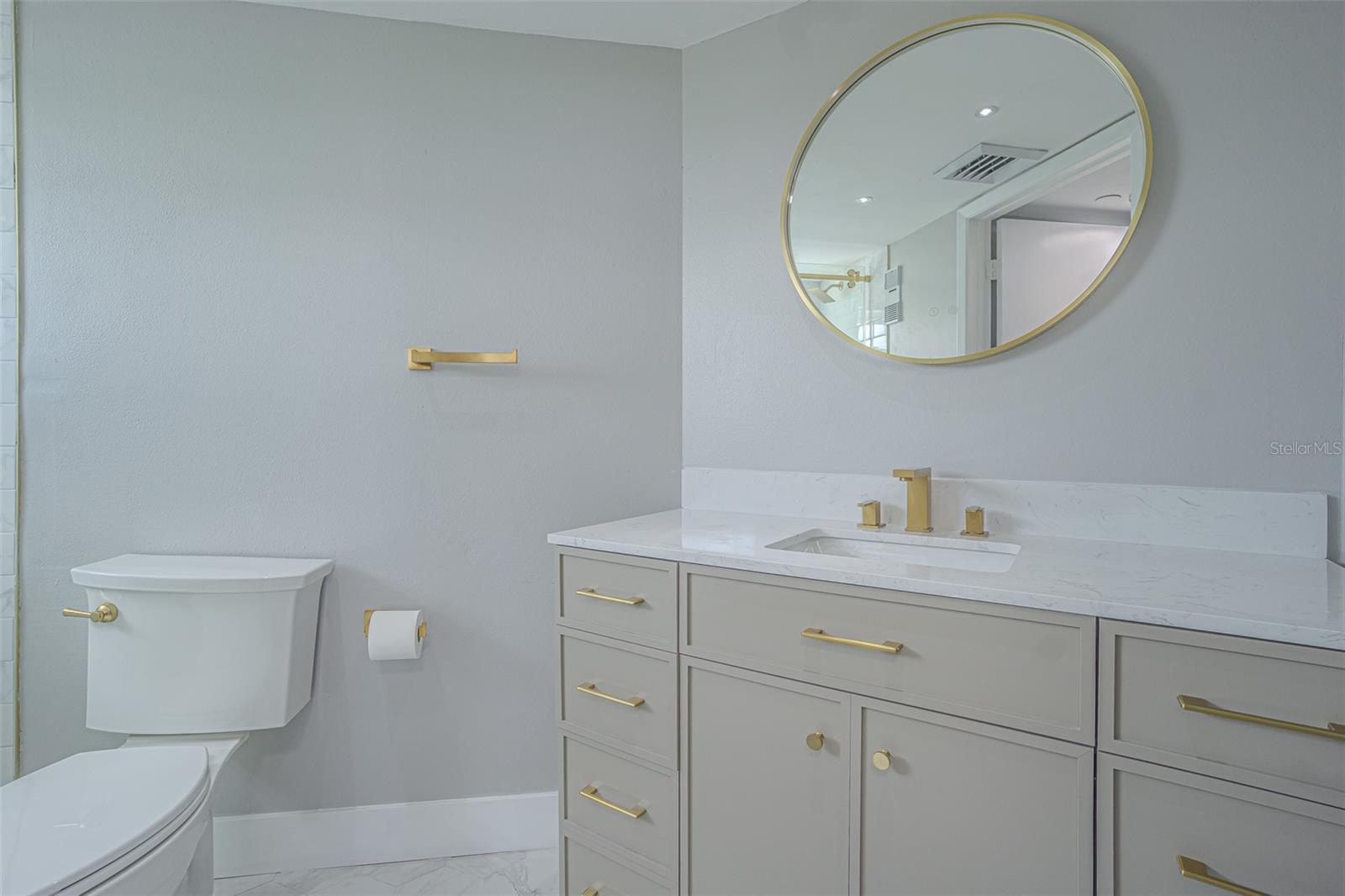 BEAUTIFUL GUEST BATHROOM