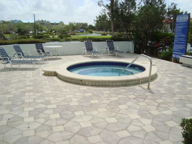 SEPARATE HOT TUB AREA