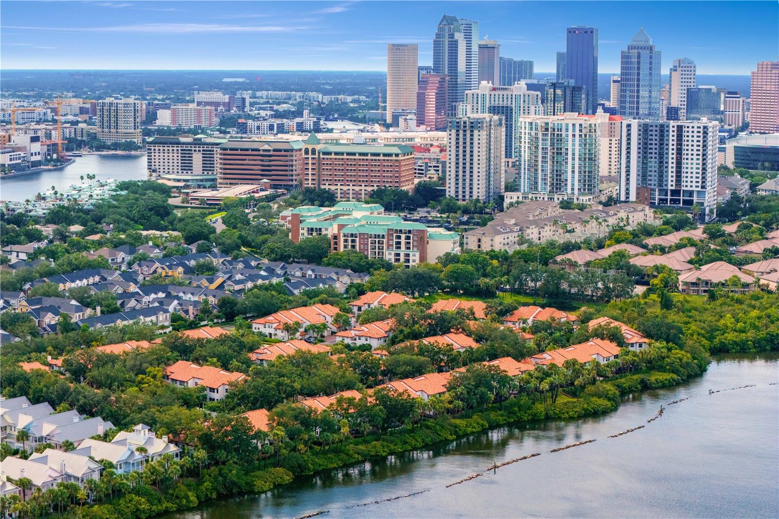 The Harbour Island community is a one-of-a-kind 24-hr. planned community in the Heart of the City, with convenient pedestrian access to arts, entertainment, Tampa’s iconic Bayshore Blvd., Tampa Riverwalk, Sparkman Wharf, and the $3 billion dollar Water Street Tampa.