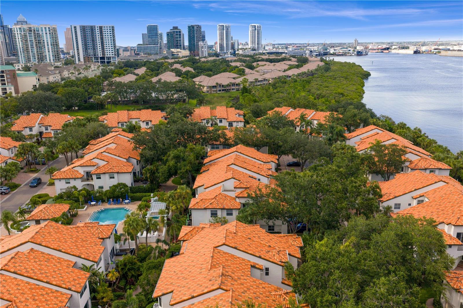 The Harbour Island community is a one-of-a-kind 24-hr. planned community in the Heart of the City, with convenient pedestrian access to arts, entertainment, Tampa’s iconic Bayshore Blvd., Tampa Riverwalk, Sparkman Wharf, and the $3 billion dollar Water Street Tampa.
