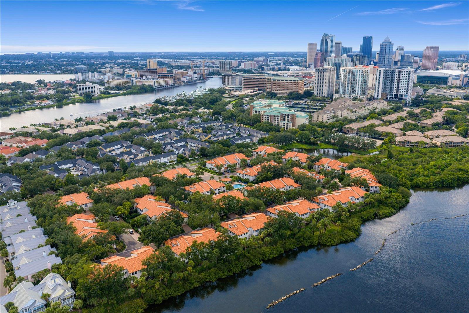 The Harbour Island community is a one-of-a-kind 24-hr. planned community in the Heart of the City, with convenient pedestrian access to arts, entertainment, Tampa’s iconic Bayshore Blvd., Tampa Riverwalk, Sparkman Wharf, and the $3 billion dollar Water Street Tampa.