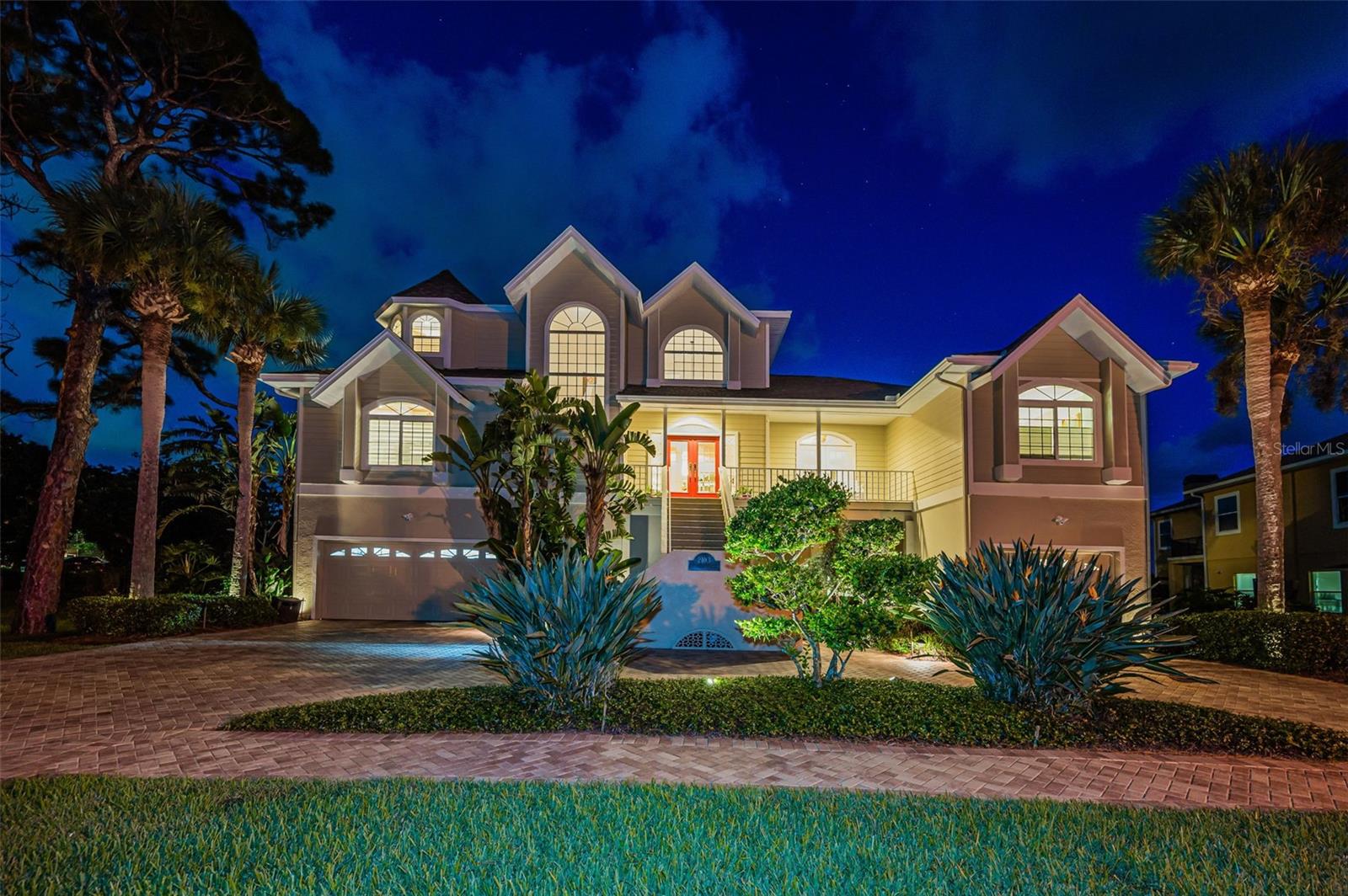 Welcome Home to 2103 N. Pointe Alexis Dr