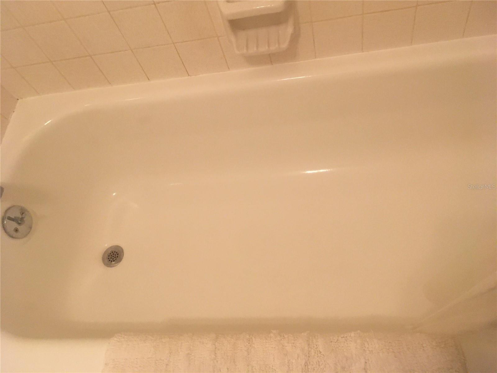 TB8411590