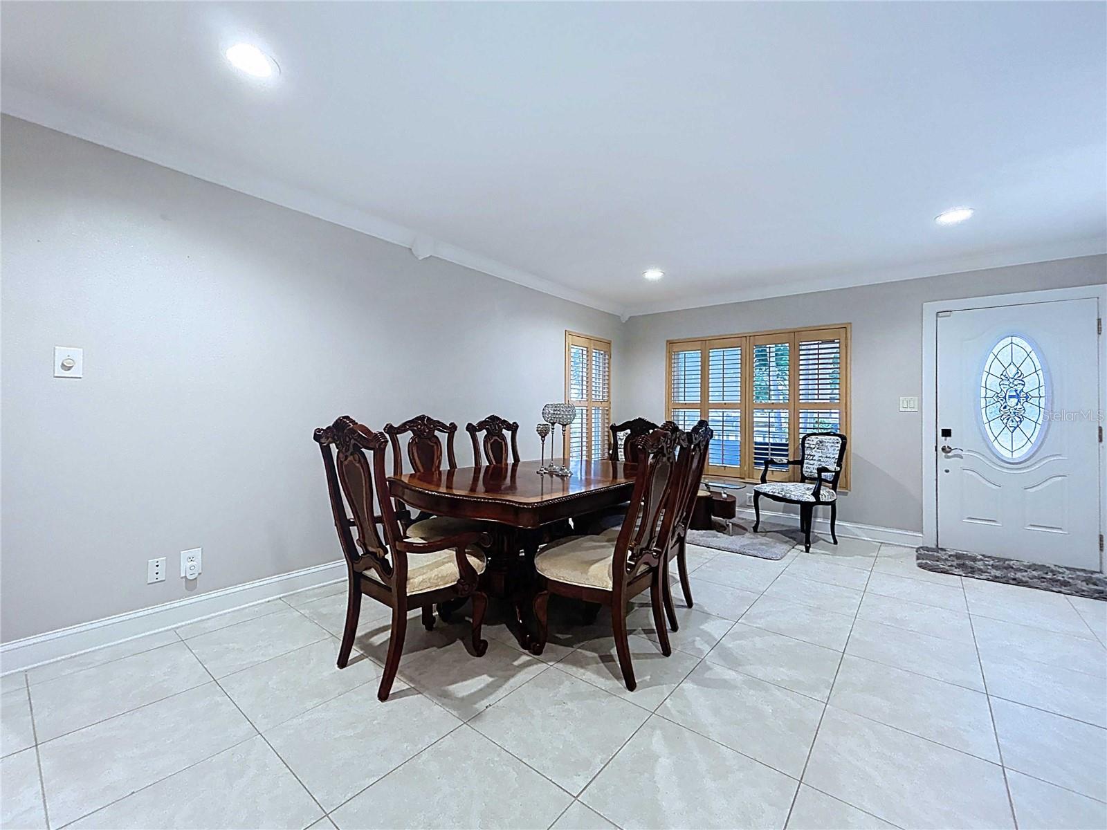 Entrance / Dining