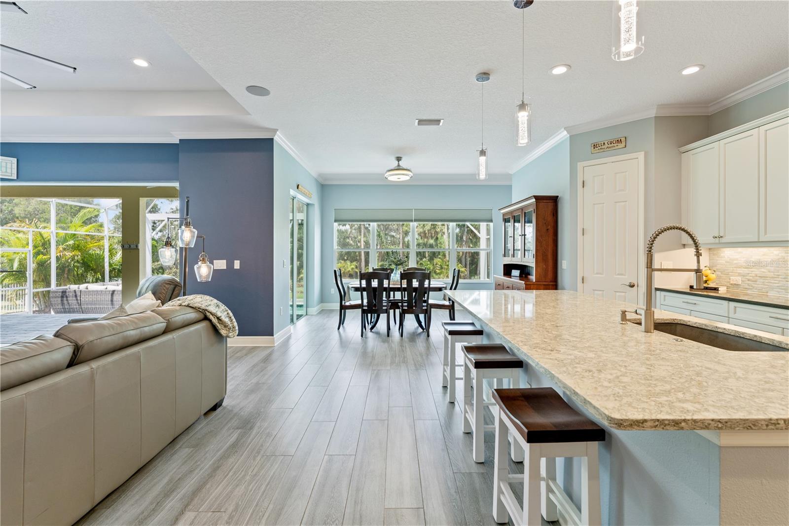 Kitchen/Family Room/Eat in Kitchen Room