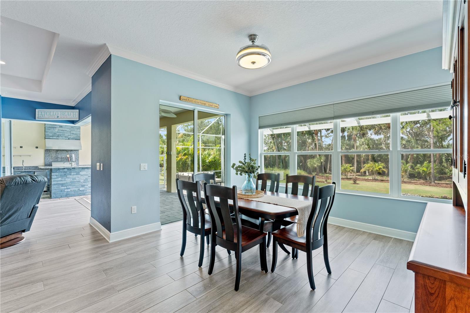 Eat in Kitchen/Dining room