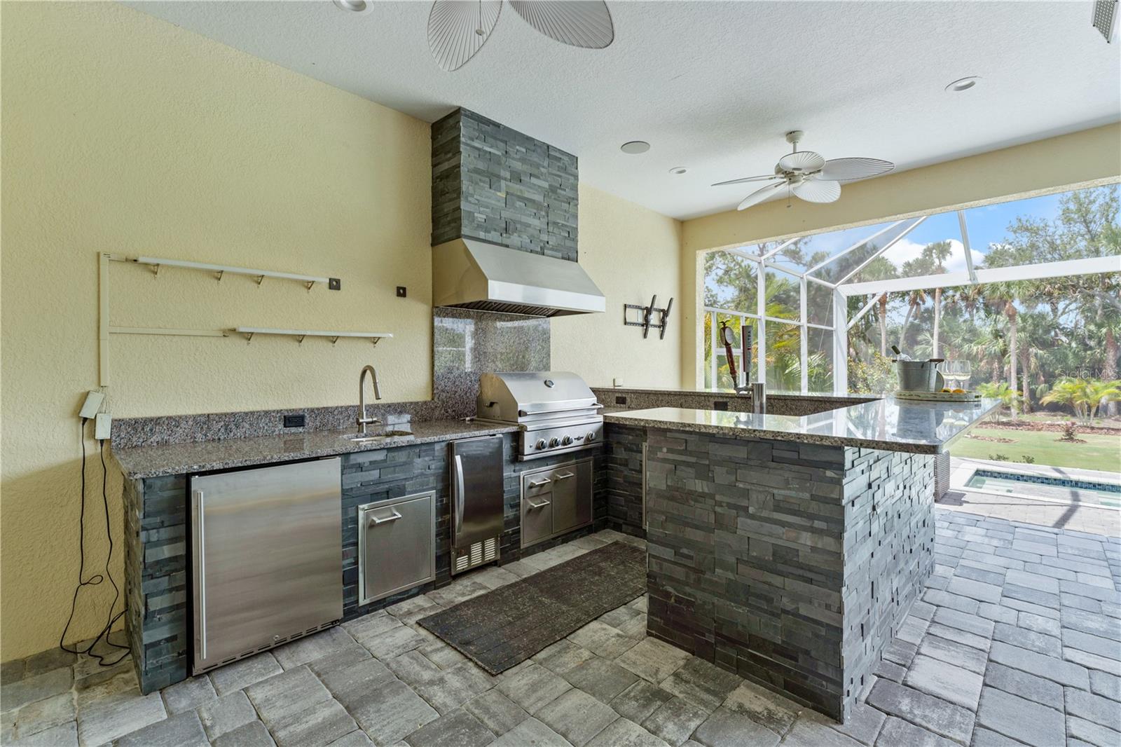 Outdoor Kitchen