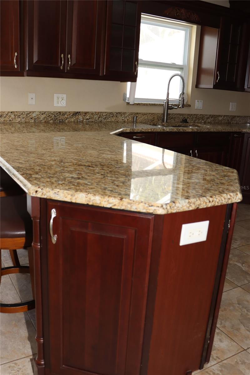 Kitchen breakfast bar