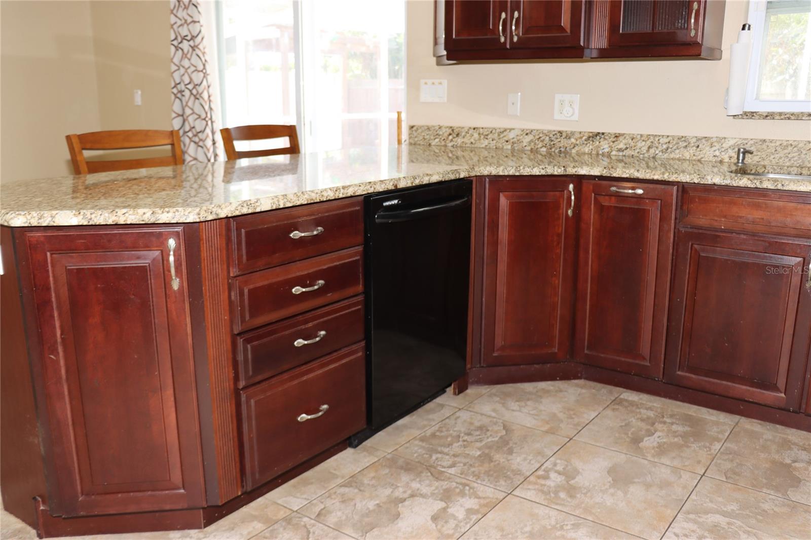 Lots of cabinets