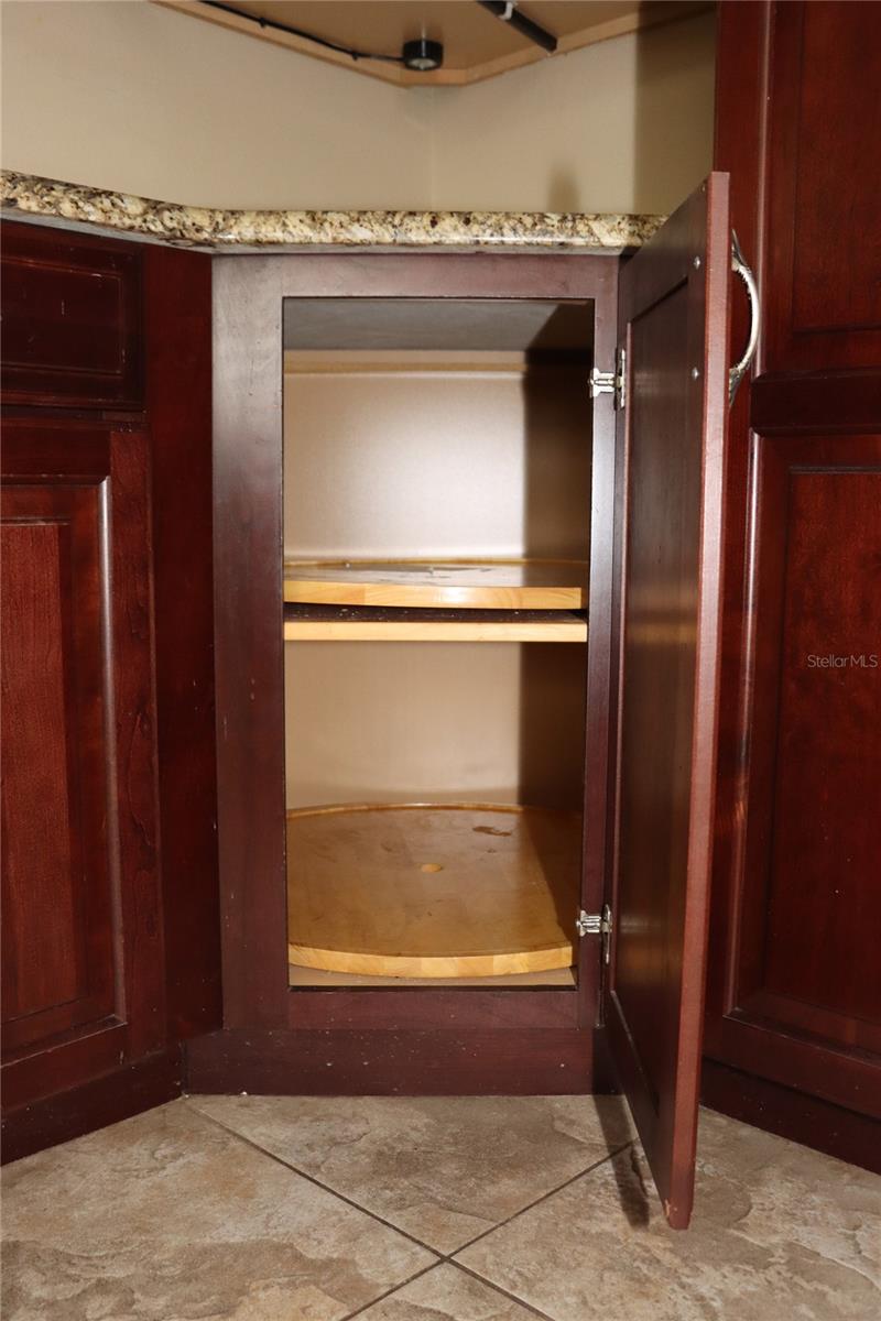 Kitchen lazy susan