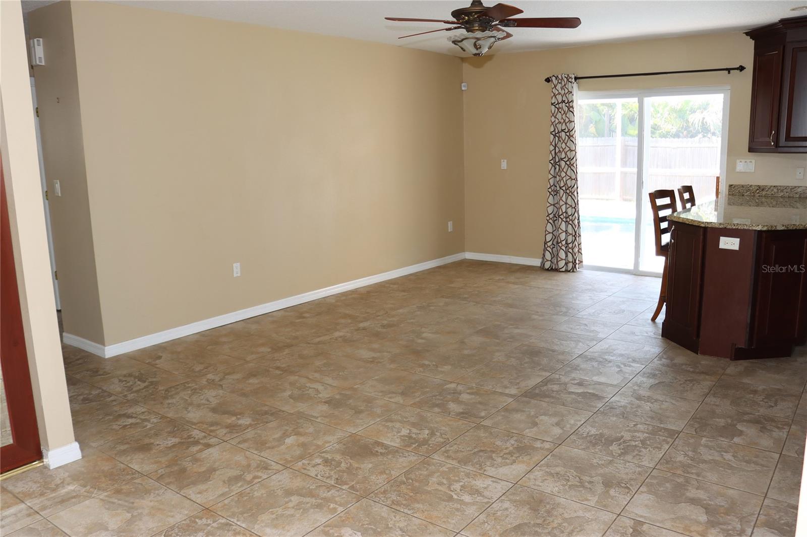 Sitting area off kitchen