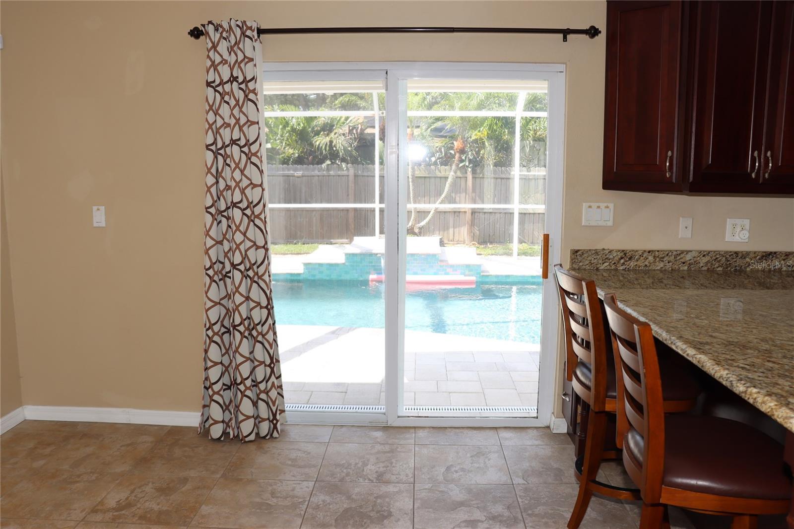 Sitting area sliders to pool