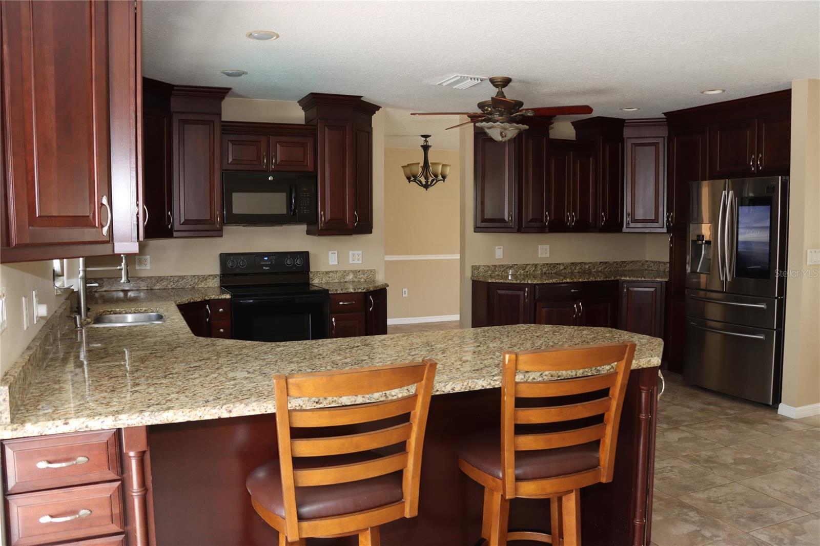Kitchen breakfast bar