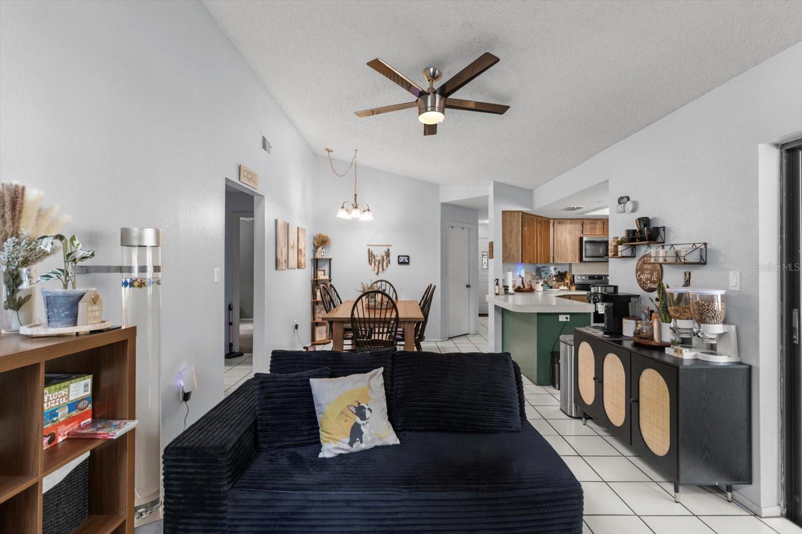Family room/breakfast nook