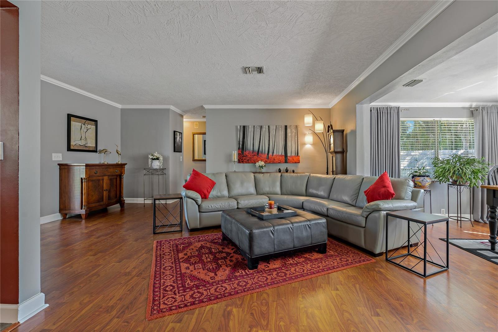 CROWN MOLDING IN ALL THE RIGHT PLACES!