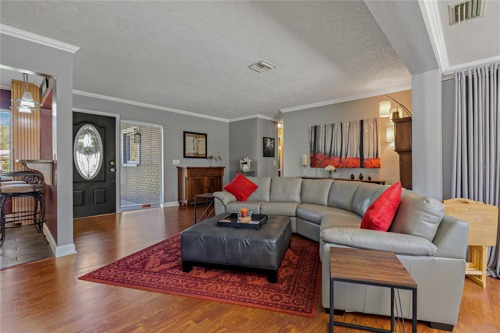 OPEN FLOOR PLAN