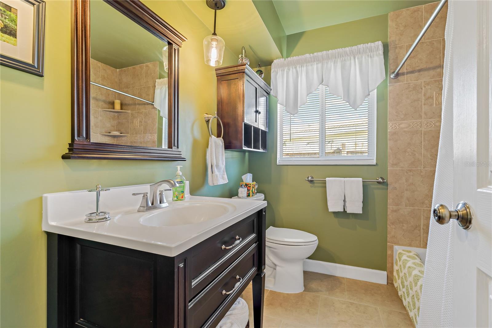 GUEST BATHROOM WITH SHOWER/TUB COMBO