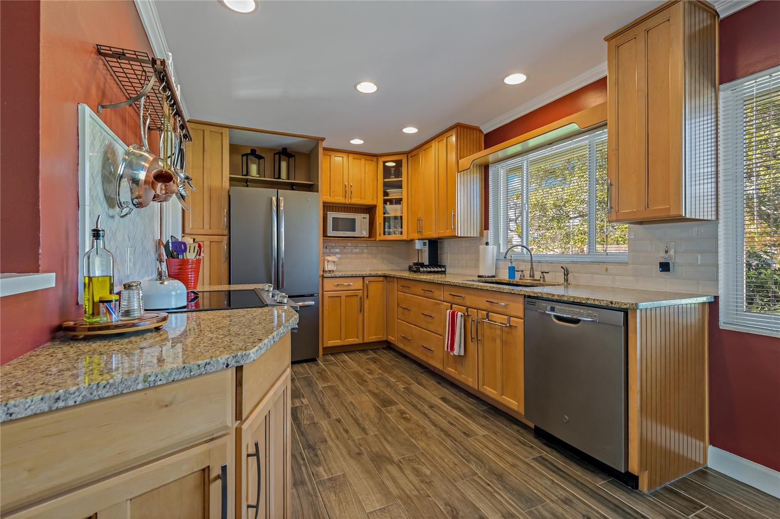 BEAUTIFULLY APPOINTED KITCHEN