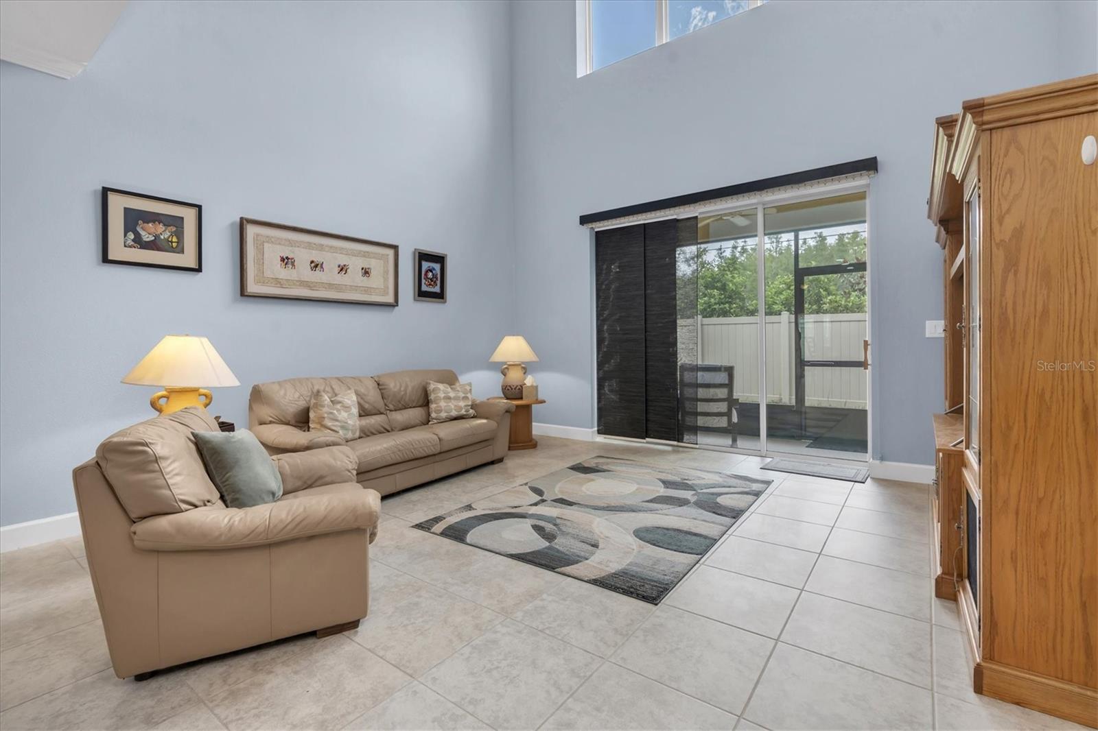 Spacious living room
