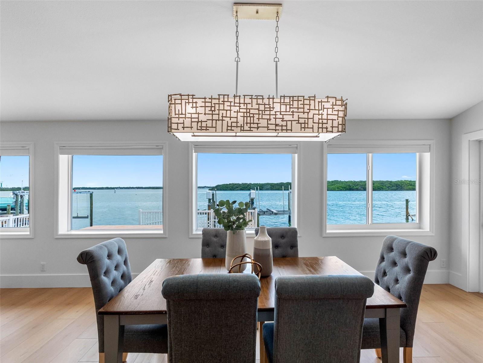 The WOW factor - it feels like you are on a cruise while you dine!