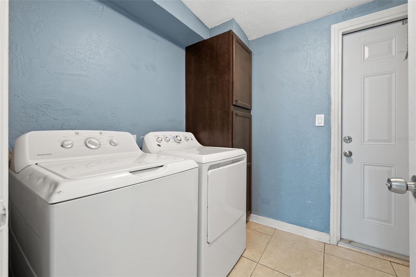 Spacious laundry room
