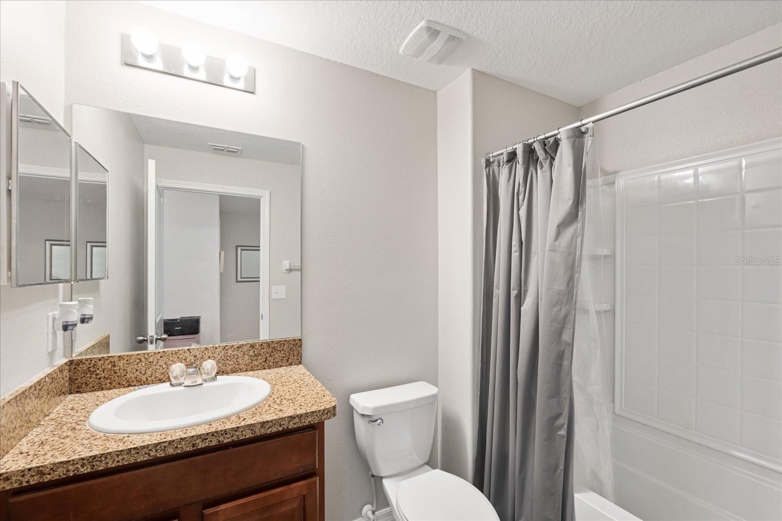 Upstairs Full Bathroom