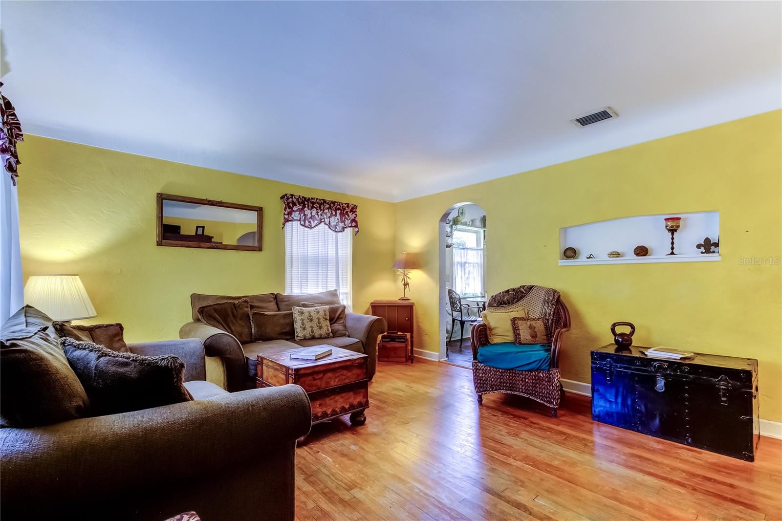 Light and Bright Living Room