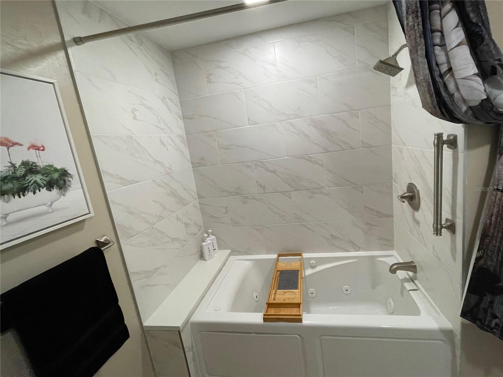 Jacuzzi Tub with heater